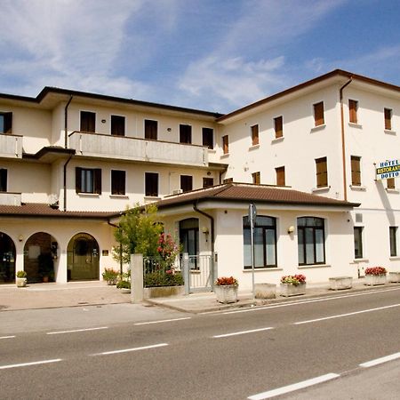 Hotel Ristorante Dotto Varago エクステリア 写真