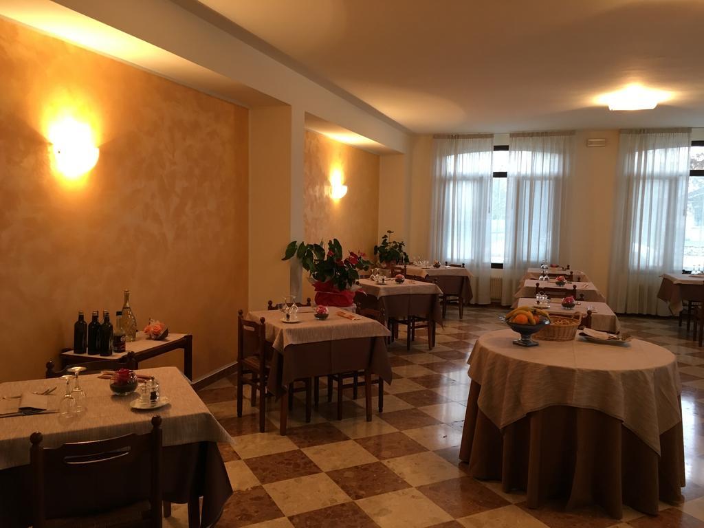 Hotel Ristorante Dotto Varago エクステリア 写真